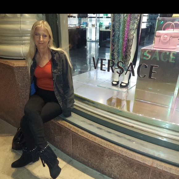 Meet your Posher, Amanda - Picture 4 of 16